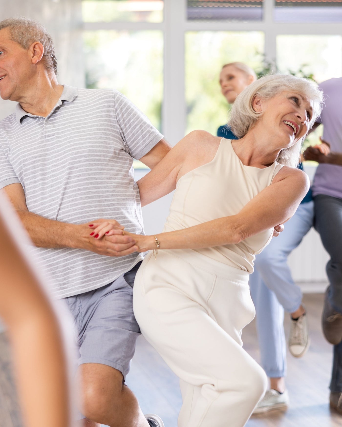 Étirements dynamiques et statiques : le dance floor nous appelle