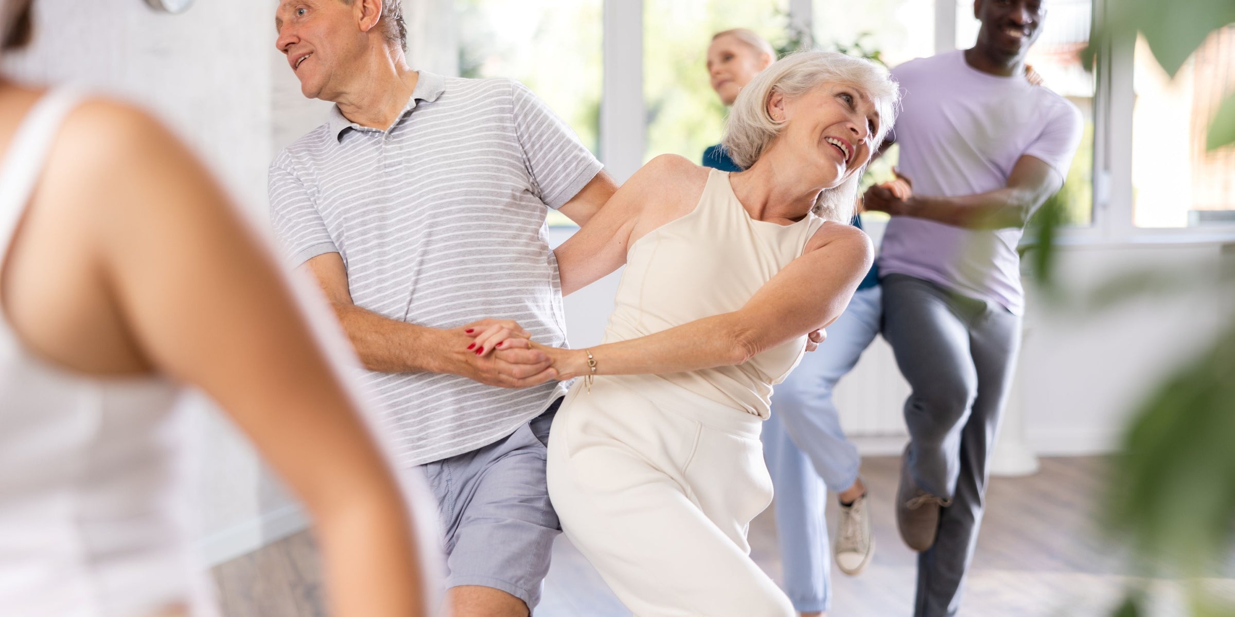 Étirements dynamiques et statiques : le dance floor nous appelle
