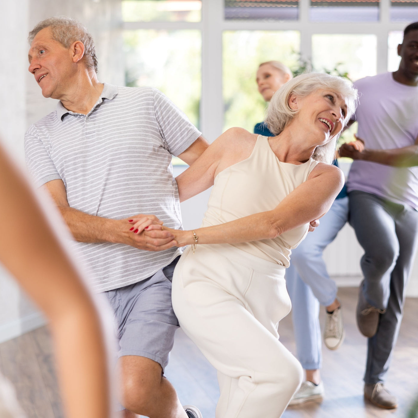 Étirements dynamiques et statiques : le dance floor nous appelle